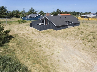 I hjertet af Nr. Vorupør, finder du dette yderst velholdte sommerhus