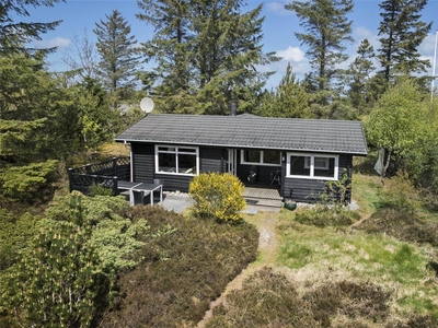 Lille og hyggeligt sommerhus, fyldt med charme og sjæl ved Thorup Strand.