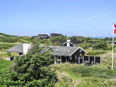 Velbeliggende og hyggeligt sommerhus tæt på Blokhus Strand