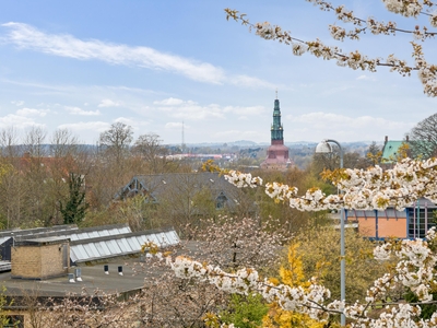 256S1236 Hjortholmvej 1 - Klassisk villa i Sygehuskvarteret med kig til Frederiksborg Slot