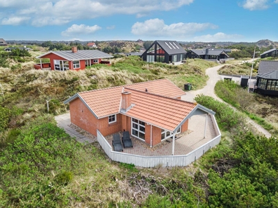 Dejligt sommerhus med spabad og sauna