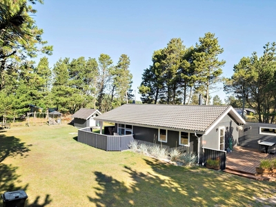 Velholdt sommerhus med anneks nær Lyngså Strand