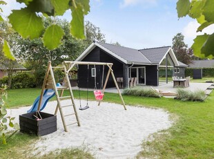 Flot sommerhus fra 2022 - 350 meter fra Fjellerup Strand - 10 personer