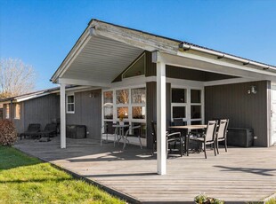 Renoveret sommerhus tæt på stranden – perfekt til en afslappende ferie