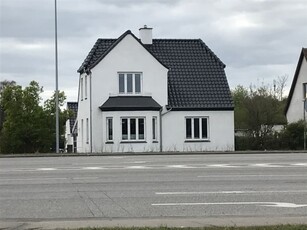 Udlejning af værelse i Køge- tæt på motorvejen, Ølby Station, ZBC, Handelsskolen og Mc Donalds