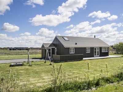 Flot sommerhus med skønt aktivitetsrum ved Nr. Lyngby