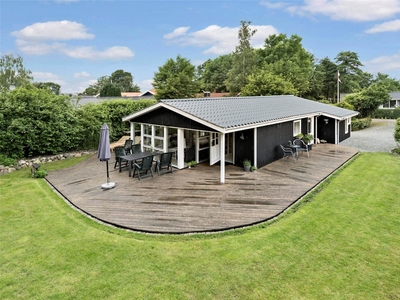 Hyggeligt sommerhus tæt på Hou Strand og havn