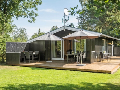 Sommerhus med dejlig have og i gåafstand til Kattegats flotte Kyst