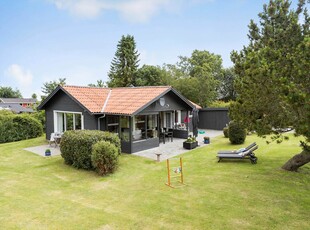 Hyggeligt sommerhus 700 meter fra Bønnerup Strand til 4 voksne, 2 børn og 2 hunde