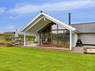 MODERNE SOMMERHUS TÆT PÅ NATUR OG STRAND