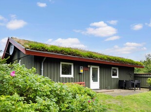 Hyggeligt sommerhus på stor og ugeneret naturgrund i Bolilmark