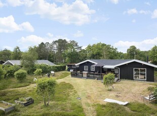 Charmerende sommerhus med stil på blindvej nær Hals