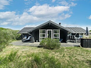 Utrolig velholdt sommerhus med meget populær beliggenhed.