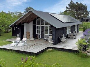 Fantastisk sommerhus med skønne terrasser og dejligt udemiljø