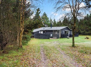 Hyggeligt sommerhus i grønne omgivelser nær Sønderstrand