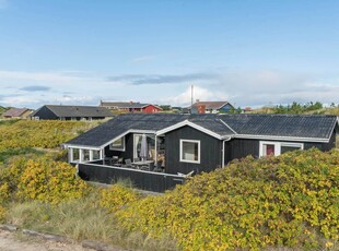 Sommerhus beliggende tæt på Vesterhavet.