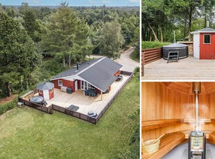 Sommerhus med ude wellness faciliteter med sauna og vildmarksspa beliggende på adressen Nøddehaven 10, Jegum Ferieland.