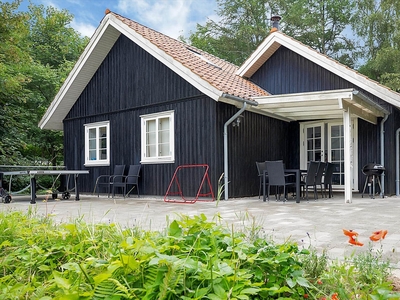 Stort træferiehus med sauna og spa