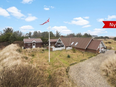 Velindrettet sommerhus med godt anneks og skønne terrasser