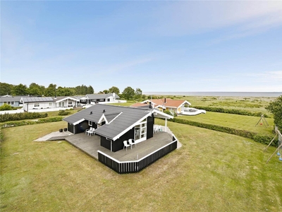 Dejligt sommerhus med panorama udsigt over havet ved Norsminde