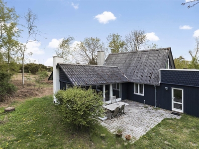 Sommerhus på stor naturgrund ved naturskønne Vesterlyng