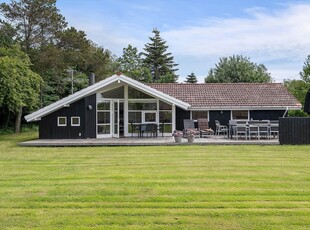 Velindrettet og nyrenoveret sommerhus i Stillinge strand på Storebæltskysten