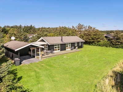 Velindrettet træsommerhus i Nr. Lyngby