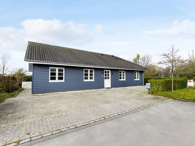 143 M3 TRÆVILLA FRA 2005 MED 48 M2 GARAGE OG EN SÆRLIG GOD BELIGGENHED