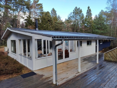 Skønt sommerhus med dejlig udestue og tæt på Dueodde Strand