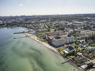 131BP001124 Lille Strandvej 28, st. tv. - Charmerende ejerlejlighed med havudsigt, elevator, 2 altaner og med en drøm