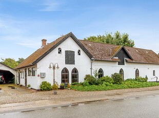 529-2296 Føns Strandvej 1, Føns - Charmerende villa med historisk sjæl og moderne potentiale