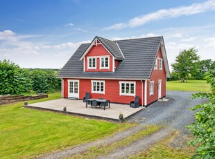 IDYLLISK VILLA I ROLIGE, NATURSKØNNE OMGIVELSER