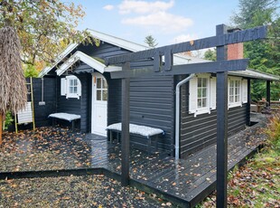 OPDATERET OG LYST SOMMERHUS NÆR STRANDEN