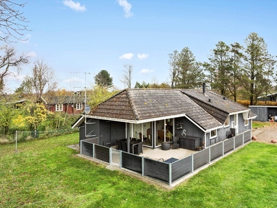 Moderne sommerhus med pool og wellness-faciliteter