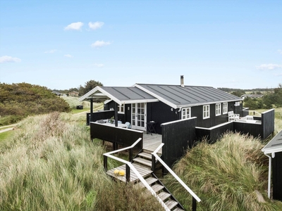 Skønt sommerhus på naturskøn grund 300 meter fra Vesterhavet