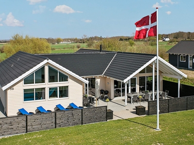 Sommerhus - 18 personer - Strandbakken