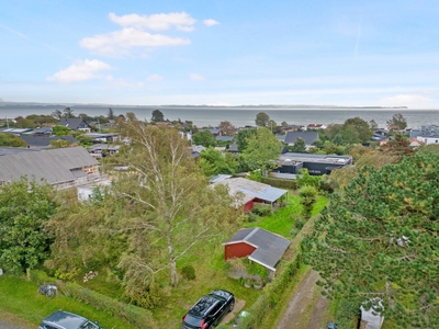 UNIK MULIGHED FOR OPFØRELSE AF JERES DRØMMEBOLIG MED UDSIGT TIL ÅRHUSBUGT, VED SKÆRING STRAND, 20. MIN KØRSEL FRA AARHUS