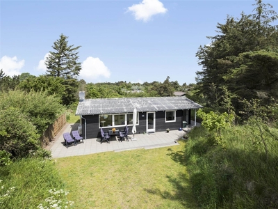 Hyggeligt sommerhus med anneks tæt på stranden