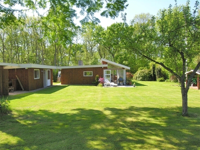 Lyst og velholdt sommerhus ved Rude Strand