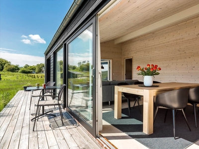 Nyopført sommerhus tæt på Fuglsø Strand