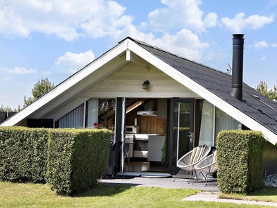 Sommerhus i Dråby Strand på stor naturgrund