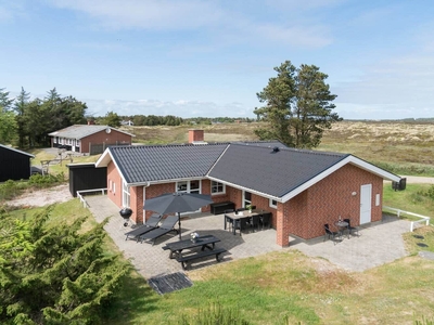 Familieferie i hyggeligt sommerhus med spa og sauna