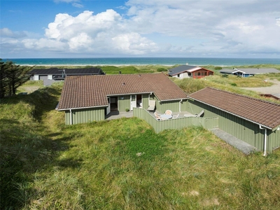 Hyggeligt sommerhus med fantastisk havudsigt i det natursmukke Grønhøj