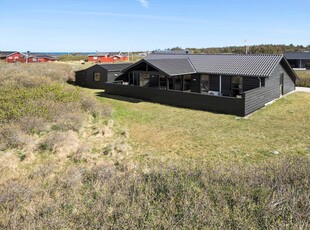 Fantastisk liebhaversommerhus tæt på stranden