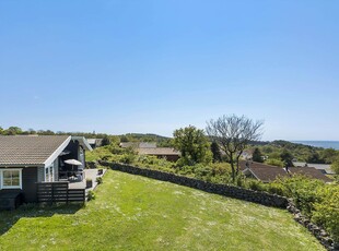 Fantastisk sommerhus med unik udsigt til Østersøen og solnedgang.