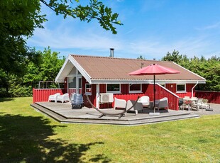 Hyggeligt træsommerhus med adgang til fælles pool og sauna