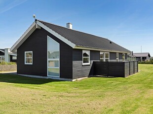 Lyst indrettet sommerhus med spa og sauna i skønne Furreby