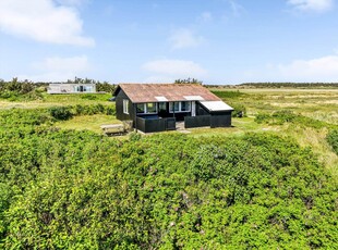 Skønt træsommerhus i fantastisk natur – 200 meter fra Hvidbjerg Strand