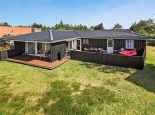 Velholdt sommerhus med panoramaudsigt over Limfjorden.