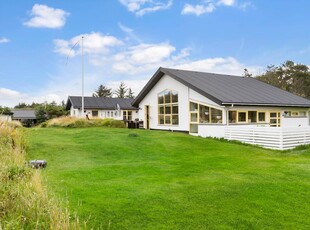 Charmerende sommerhus tæt på by, strand og skov